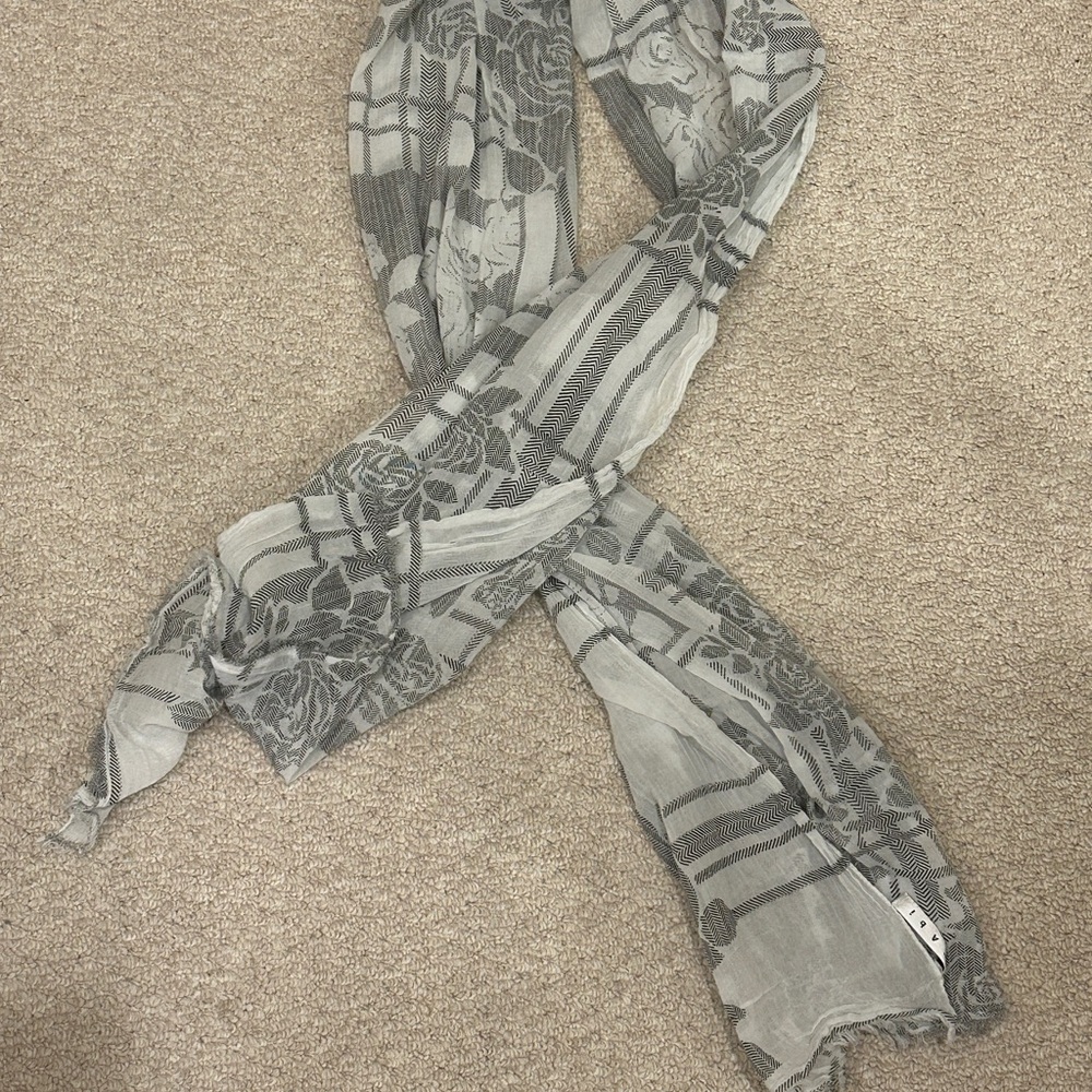 CAbi Elegant Gray Patterned Scarf